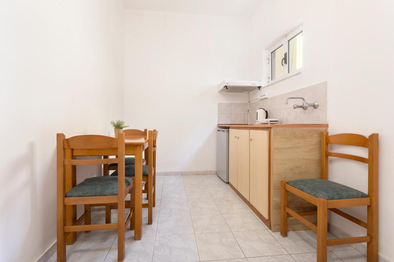 Holidays Studios & Apartments ลากานาส ภายนอก รูปภาพ