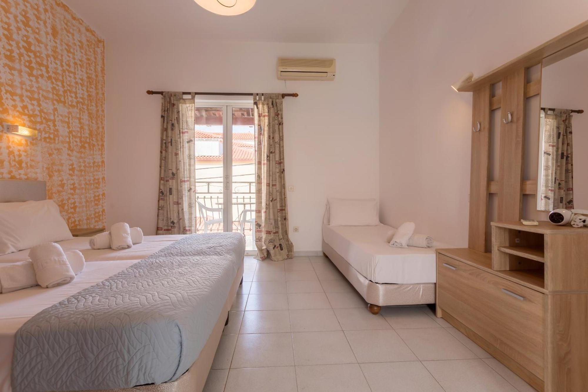 Holidays Studios & Apartments ลากานาส ภายนอก รูปภาพ